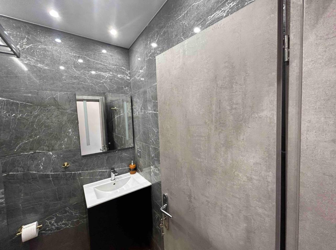 Port Twins Suites No2 Piræus Eksteriør billede