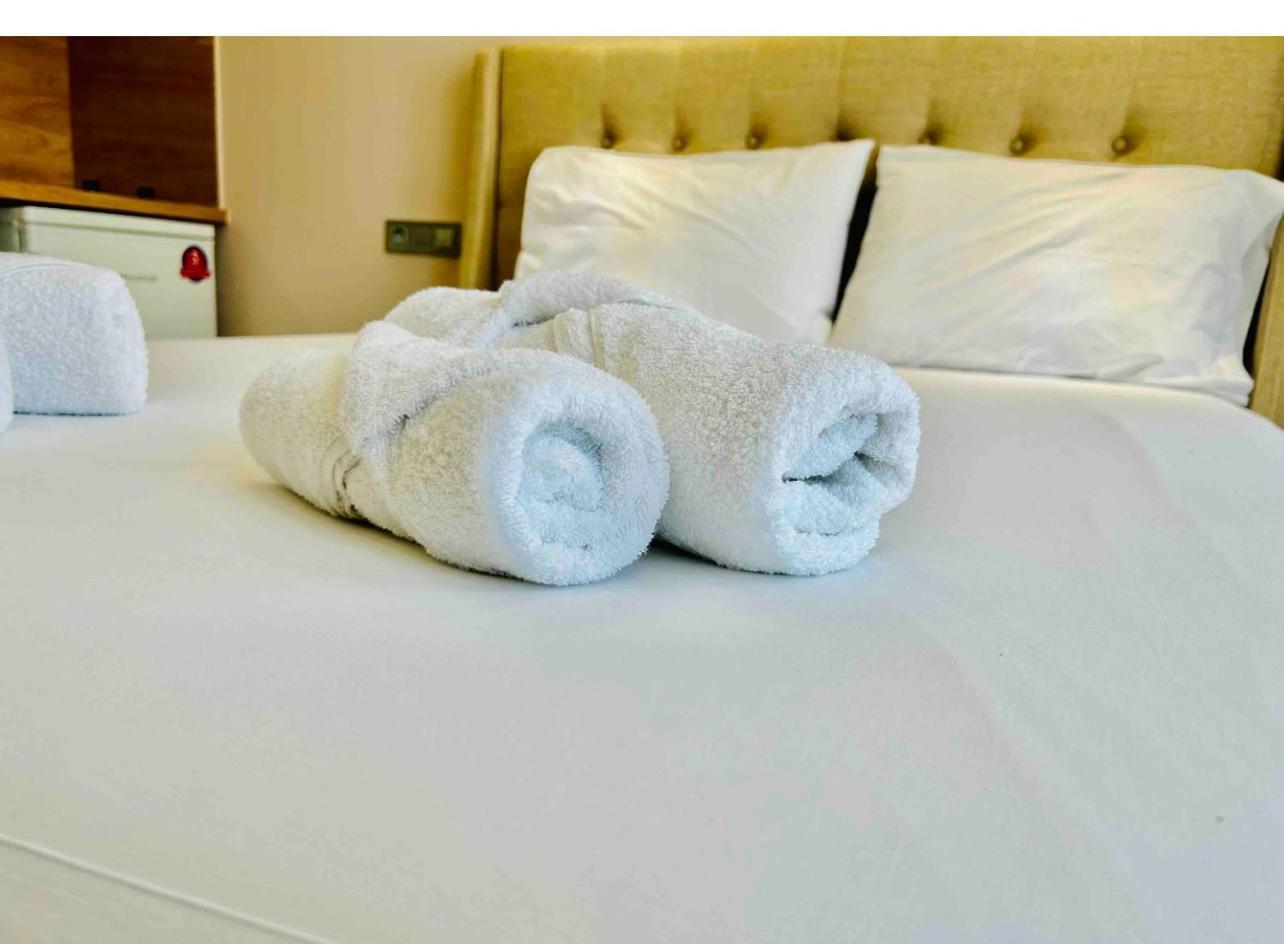 Port Twins Suites No2 Piræus Eksteriør billede
